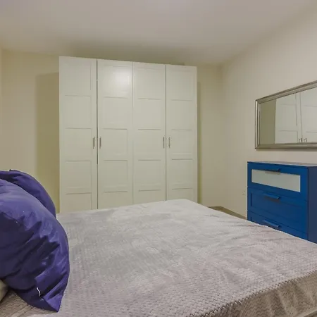 Seguro Spacious With Roomy Terrace