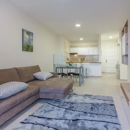 Apartment Seguro Spacious With Roomy Terrace