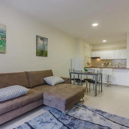Seguro Spacious With Roomy Terrace, Newly Renovated Apartamento Puerto de Santiago (Tenerife)