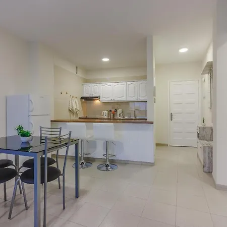 Apartment Seguro Spacious With Roomy Terrace
