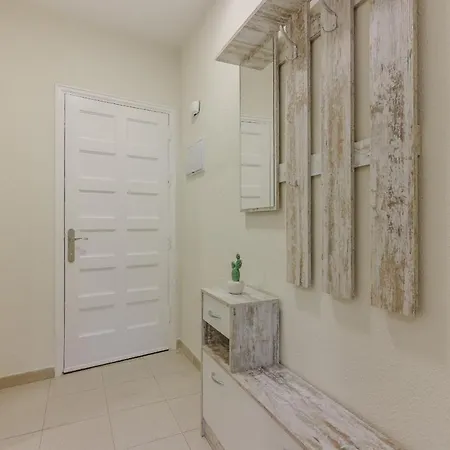 Διαμέρισμα Seguro Spacious With Roomy Terrace