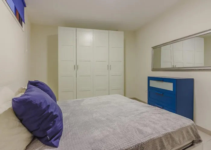 Seguro Spacious With Roomy Terrace