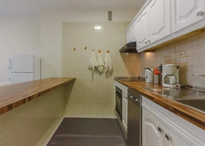 Seguro Spacious With Roomy Terrace *