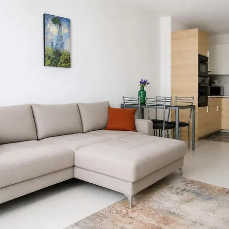 דירה Seguro Spacious With Roomy Terrace, Newly Renovated *