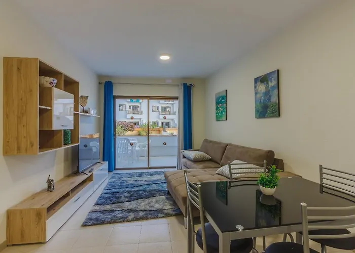 Seguro Spacious With Roomy Terrace *