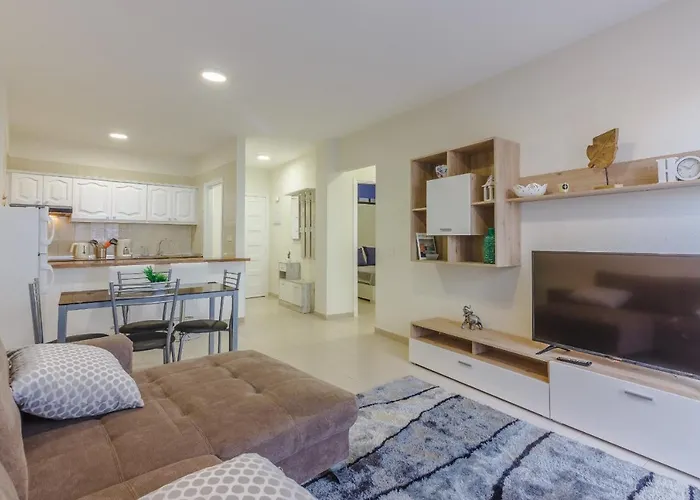 Seguro Spacious With Roomy Terrace Lejlighed