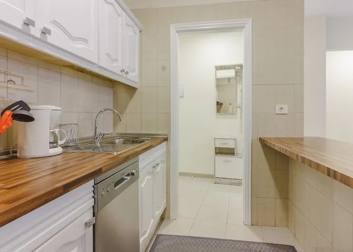 Seguro Spacious With Roomy Terrace