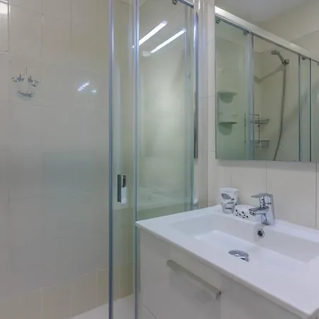 דירה Seguro Spacious With Roomy Terrace *